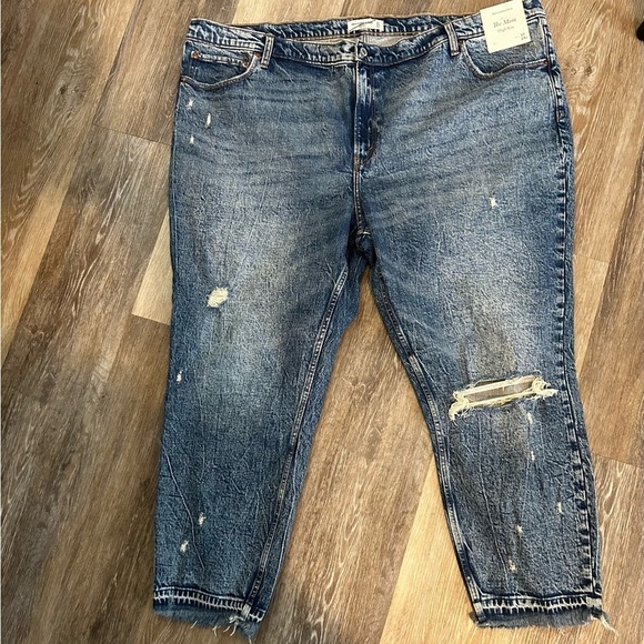 Abercrombie & Fitch Pants - NWT Abercrombie & Fitch Plus Size The Mom
High Rise
37
24 R
